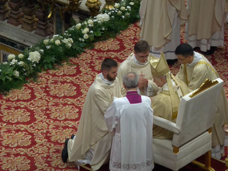 Papa León XIV ordena a los primeros sacerdotes en San Pedro