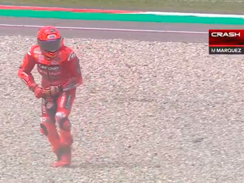 Caída de Marc Márquez en los libres del GP de Países Bajos