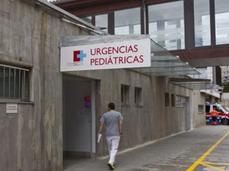 Cartel que indica la entrada al servicio de Urgencias Pediátricas en Valdecilla