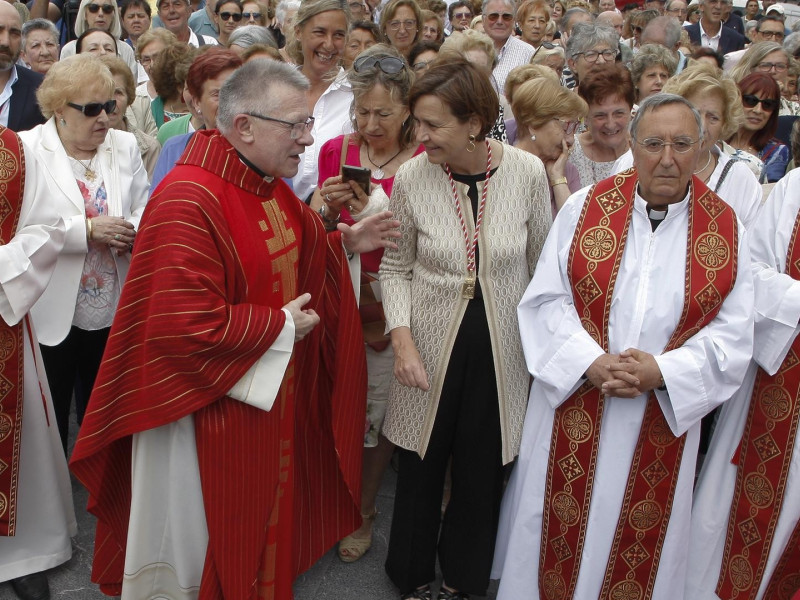 Momento previo a la bendición de las aguas por San Pedro, en Gijón, en 2023