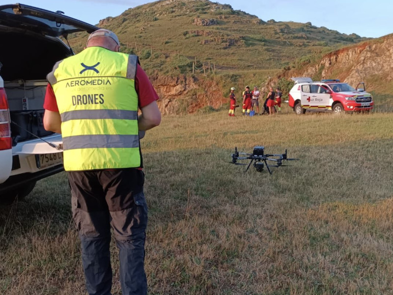 La búsqueda del desaparecido se realiza también con la ayuda de drones