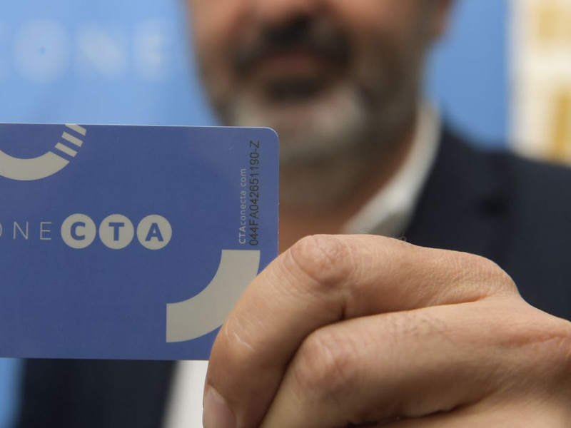 El consejero de Movilidad de Asturias, Alejandro Calvo, presenta la Tarjeta ConeCTA