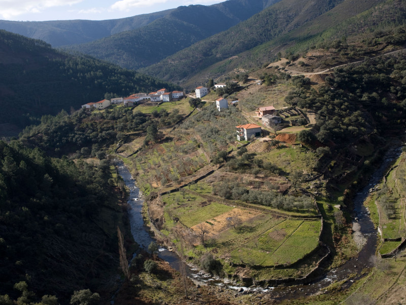 Meandro en el río Espereban; Pueblo de Erias, zona de Las Hurdes; provincia de Cáceres; región extremeña