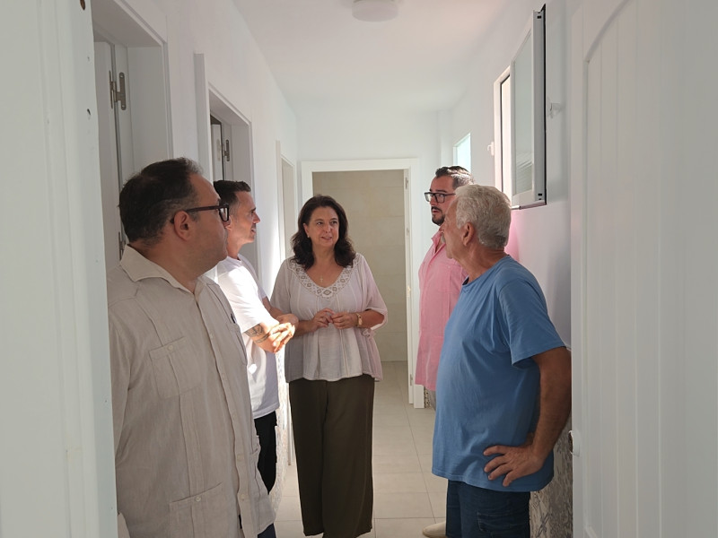El complejo de la 3ª edad de Almuñécar mejora la accesibilidad y los vestuarios de la piscina