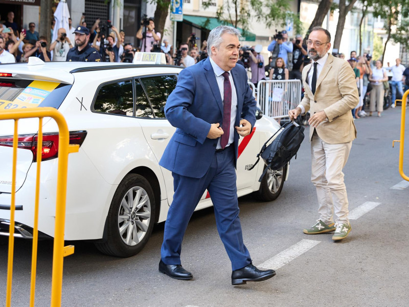 El exsecretario de Organización del PSOE Santos Cerdán a su llegada a declarar en el Tribunal Supremo