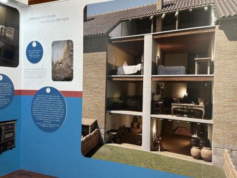 La exposición muestra detalles de la vida monástica