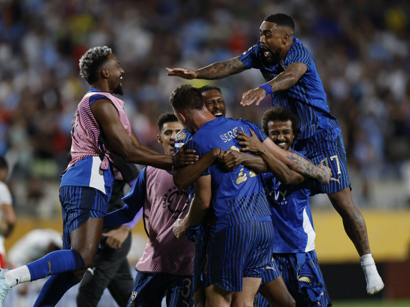 Los jugadores del Al Hilal celebran la clasificación a cuartos