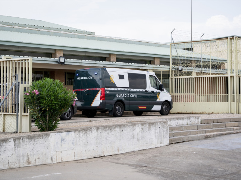 El furgón policial en el que va el exsecretario de organización del PSOE Santos Cerdán