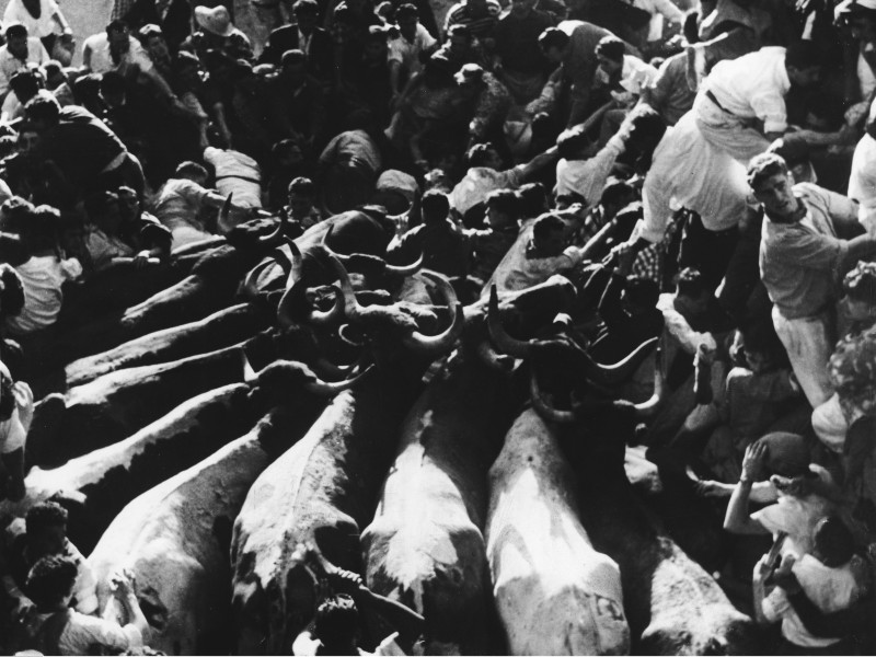 Imagen antigua del encierro de San Fermín