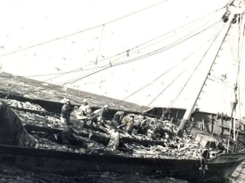 Imagen de archivo del trabajo que desarrollaban los hombres en los barcos bacaladeros