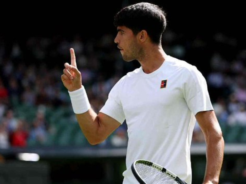Carlos Alcaraz avanza en Wimbledon