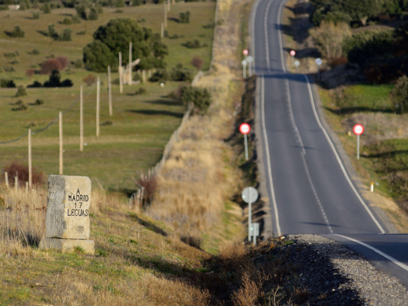 A Madrid, 17 leguas. Un hito histórico en la provincia de Ávila.