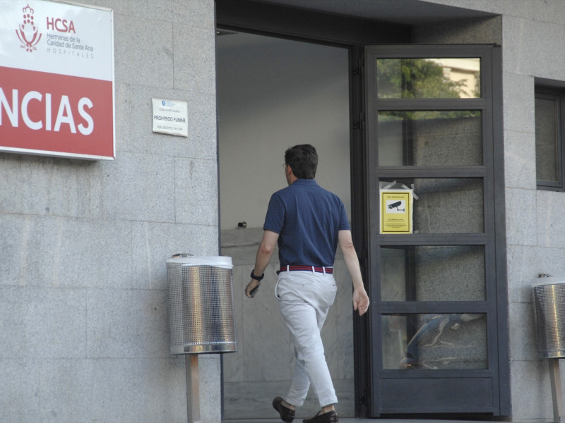 José Luis Martínez-Almeida llega al hospital Virgen del Rosario donde ha dado a luz su mujer