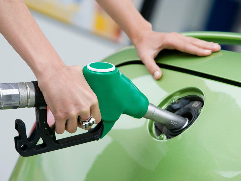 Surtidores de gasolina en gasolineras. Gipuzkoa
