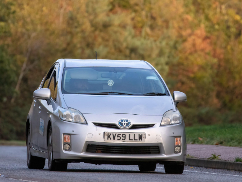 Toyota Prius eléctrico híbrido plateado de 2009