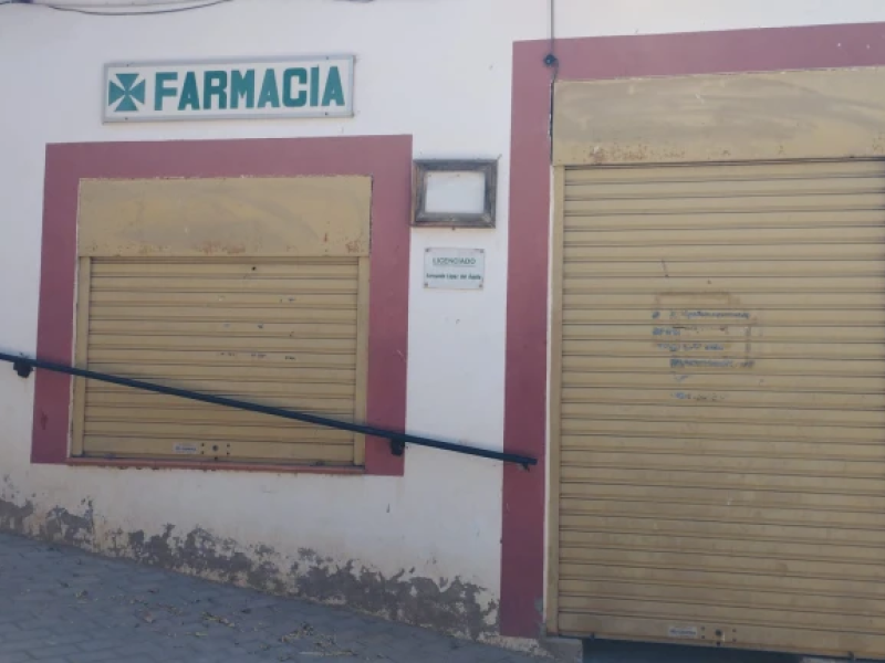 Farmacia cerrada en Salmerón