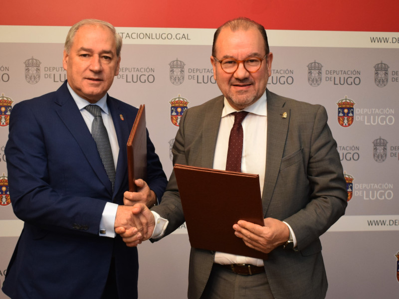 José Tomé y Antonio López tras la firma del acuerdo de colaboración de la Diputación con el Campus de Lugo