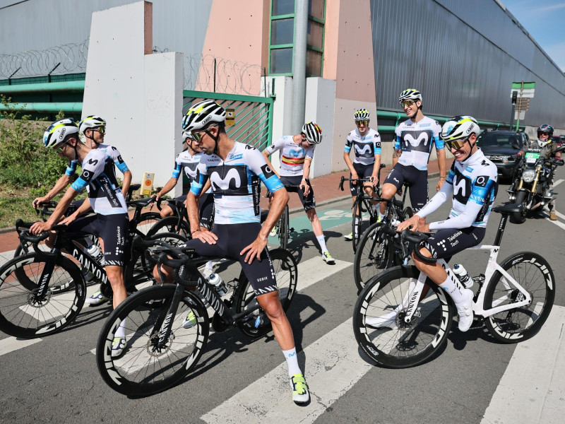 Los ciclistas de Movistar antes de la primera etapa del Tour de Francia