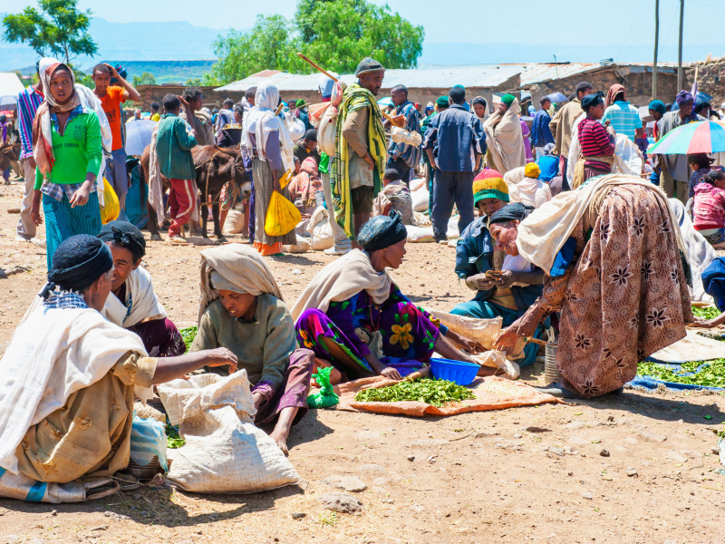 Mujeres vendiendo verduras en el mercado de Lalibela, en la región de Amhara, en Etiopía.