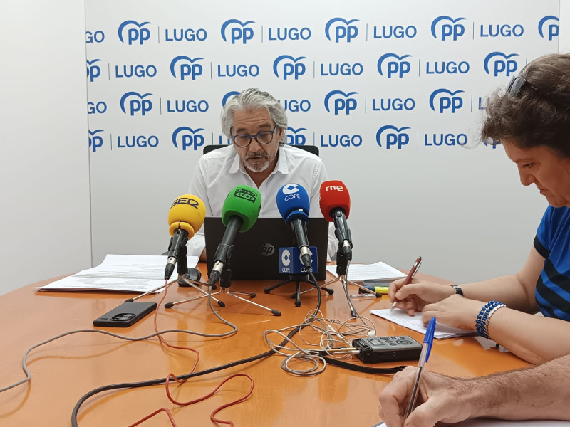 El concejal Ramón Cabarcos durante la rueda de prensa