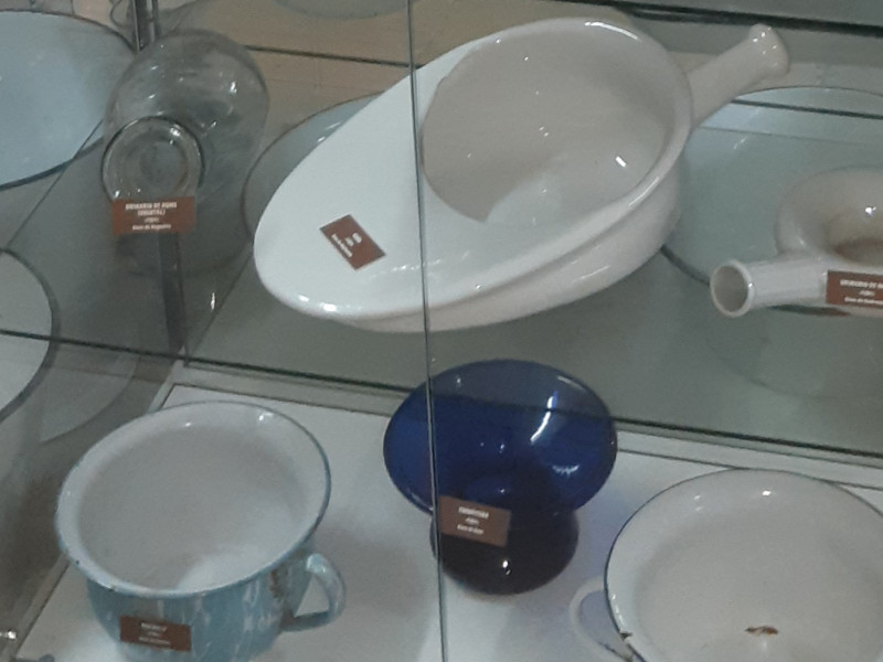 Cuñas y orinales antiguos