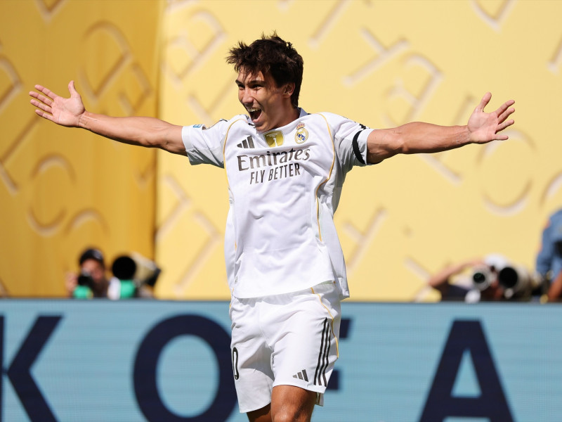 Gonzalo García del Real Madrid celebra un gol durante el partido de cuartos de final de la Copa Mundial de Clubes de la FIFA entre el Real Madrid y el Borussia Dortmund en el Metlife Stadium.