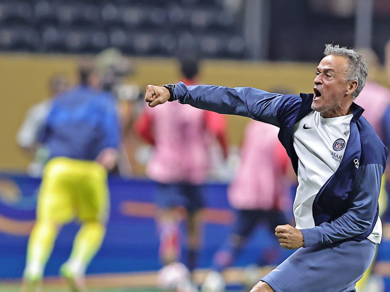 El entrenador del PSG, Luis Enrique, celebra la victoria tras el partido entre el PSG y el FC Bayern Múnich, por los cuartos de final del Mundial de Clubes de la FIFA 2025, en el Mercedes-Benz Stadium de Atlanta.