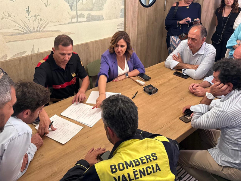 Alcaldesa de Valencia, Maria José Catalá reunida con vecinos afectados