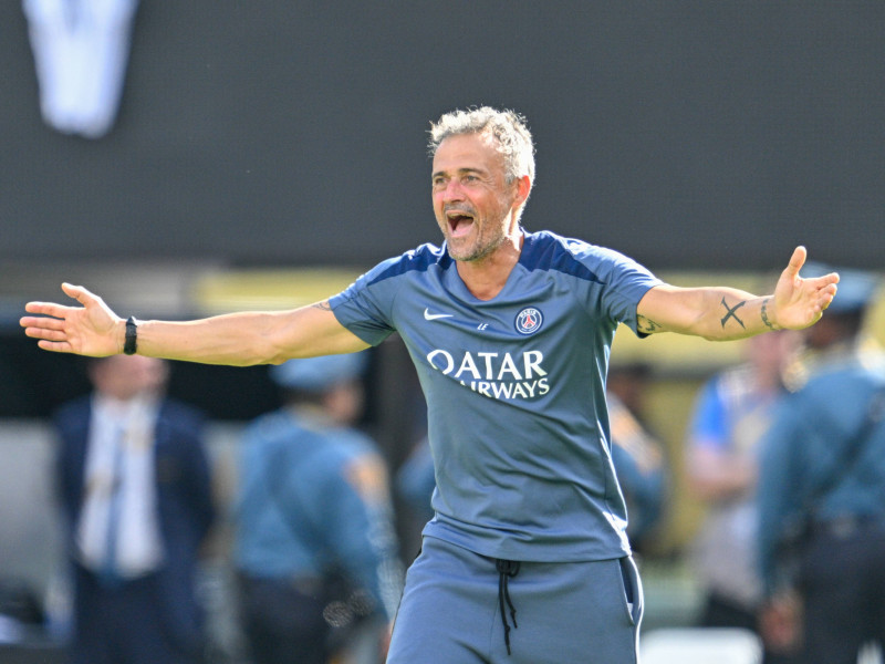 Luis Enrique celebra uno de los goles del PSG ante el Real Madrid.