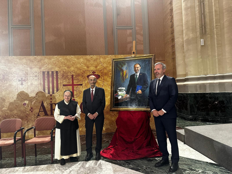 Lambán, Azcón y Sor Isabel con el retrato del ex presidente