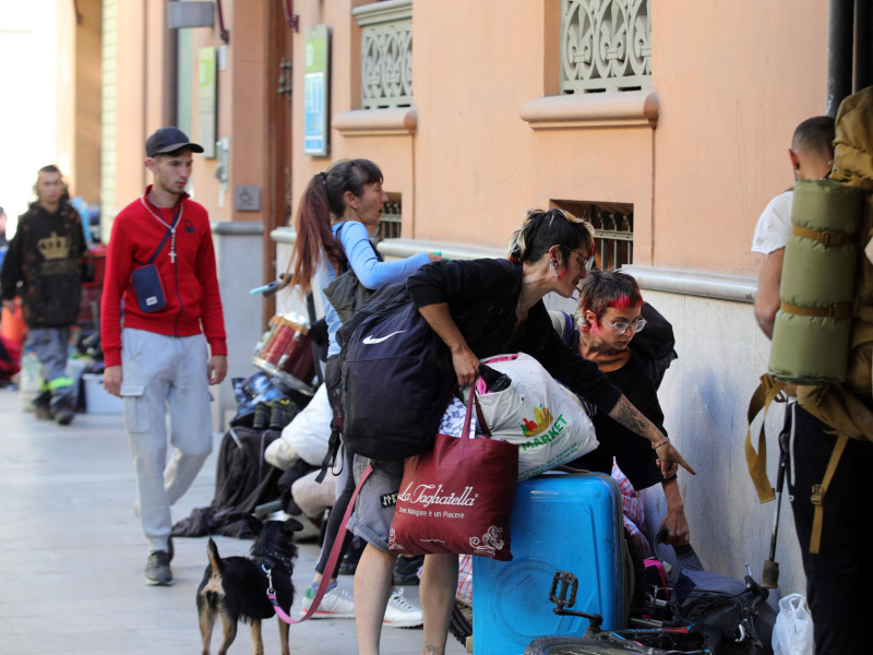 Un grupo de okupas desalojados de un edificio
