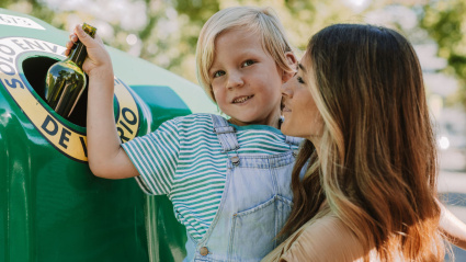 Ecovidrio pide que no olvidemos el reciclaje en verano: "Preocupa"