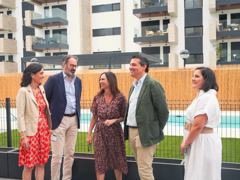 Autoridades en la visita