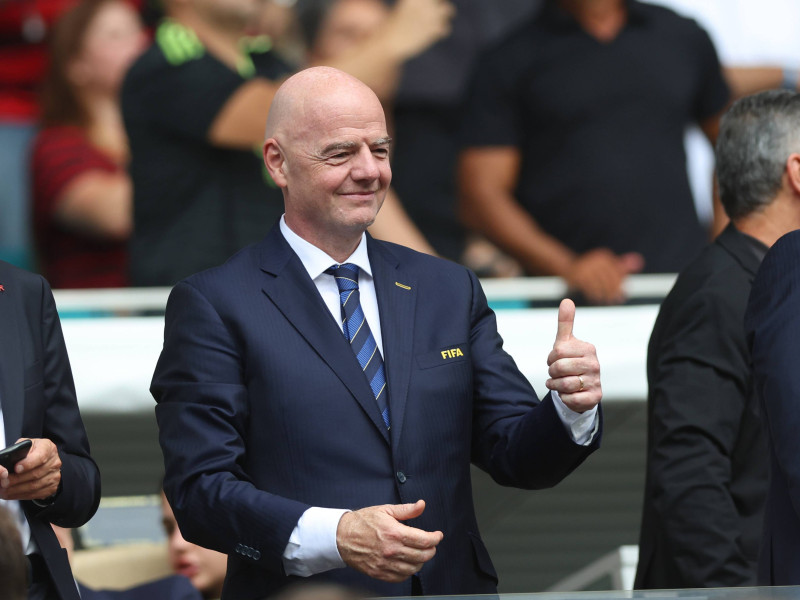 Gianni Infantino presenciando un partido del Mundial de Clubes en un palco