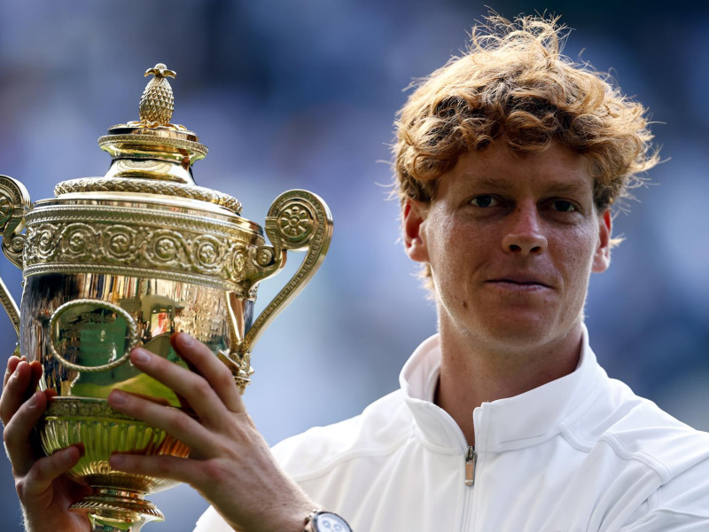 Sinner, con el trofeo de campeón de Wimbledon