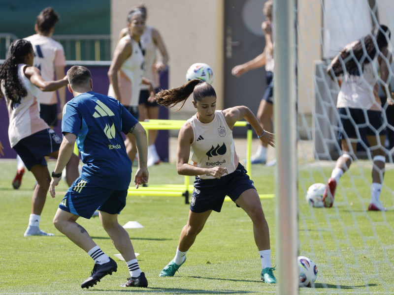 Jana Fernández entrenando con la Selección