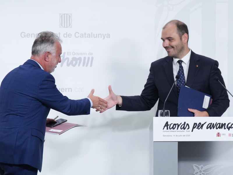 El Consejero de la Presidencia Albert Dalmau Miranda y el ministro de Política Territorial y Memoria Democrática de España, Ángel Víctor Torres, tras la reunión de la Comisión bilateral Estado-Generalitat
