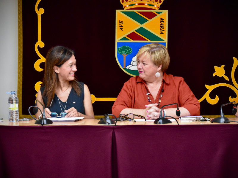 La subdelegada del Gobierno y la alcaldesa, durante la reunión