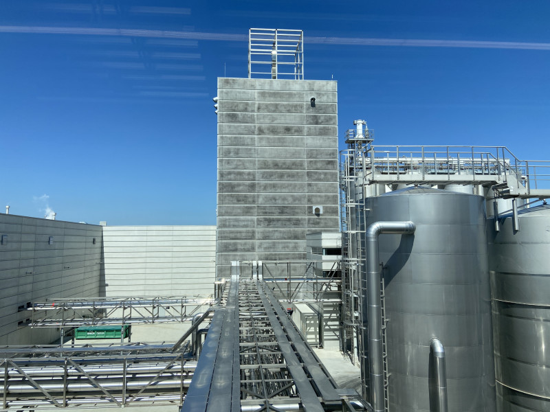 Torres de almacenamiento de bagazo en la fábrica de Estrella Galicia de Morás (Arteixo)