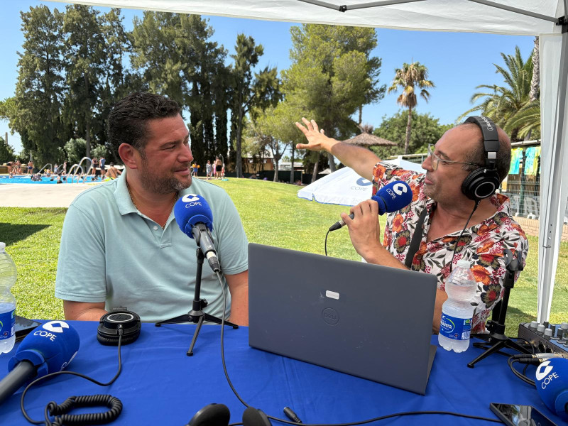 Salvador Ruiz, alcalde de Guadalcacín, también en la programación regional, con Dani Trigo