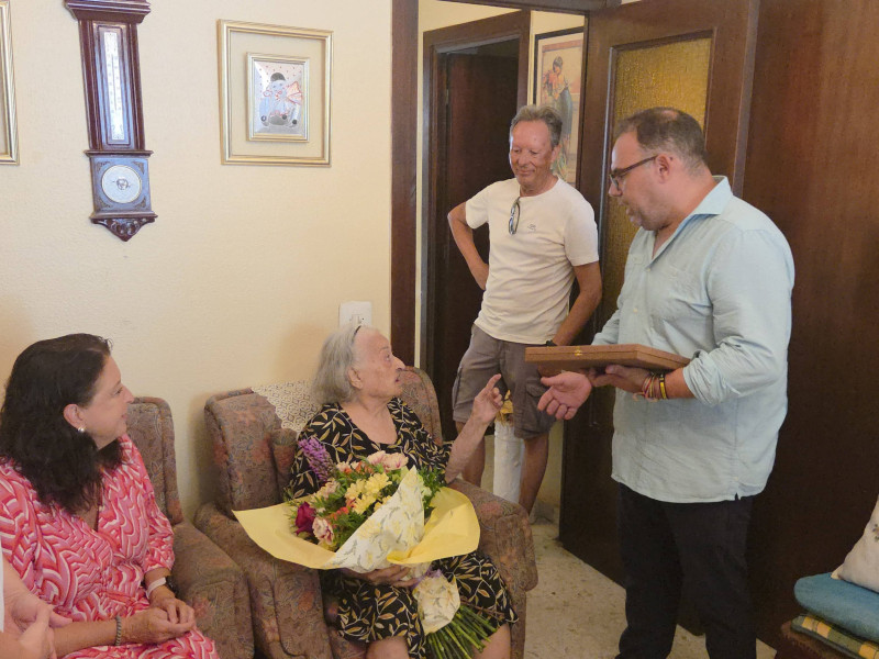 Elvira Martín Villasclaras cumple 100 años en Almuñécar