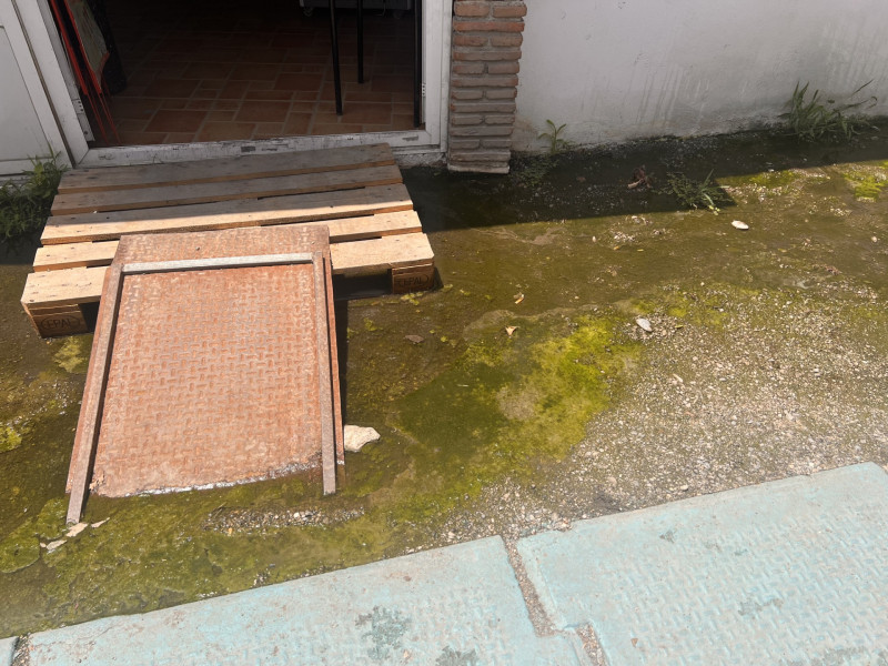 Un vertido en la playa del Tesorillo de Almuñécar no procede de aguas residuales