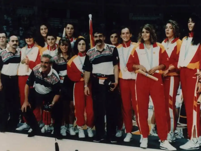 Ana Belén Álvaro, en el centro de la imagen, con la selección española campeona de Europa en 1993