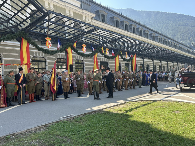 Saludo de autoridades en la Estación de Canfranc