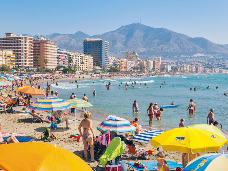 2DHA7MW Fuengirola, Costa del Sol, Malaga Province, Andalusia, Spain. Beach.