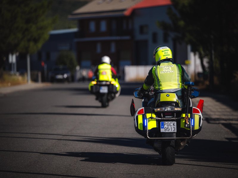 Motocicletas de la Guardia Civil en la carretera