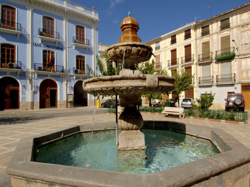 Ayuntamiento, plaza y fuente en Chelva, Comunitat Valenciana