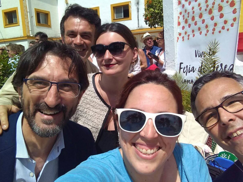 Jun Ignacio López, a la derecho, junto a compañeros de profesión