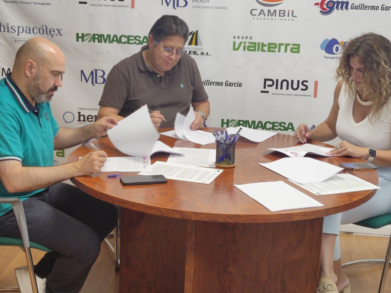 UGT FICA Jaén y la Asociación de Constructores sellan un acuerdo que actualiza el convenio colectivo con atrasos a pagar antes de septiembre