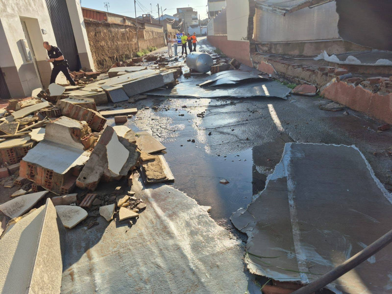 Explosión de un depósito en la cooperativa de Aceuchal causa daños materiales y varios heridos leves